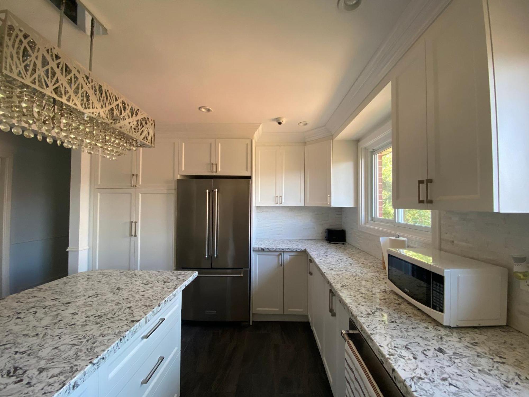 Yonge And Finch Subway !l Spacious & Bright Private Bedroom With Shared Amenties Privatunterkunft
