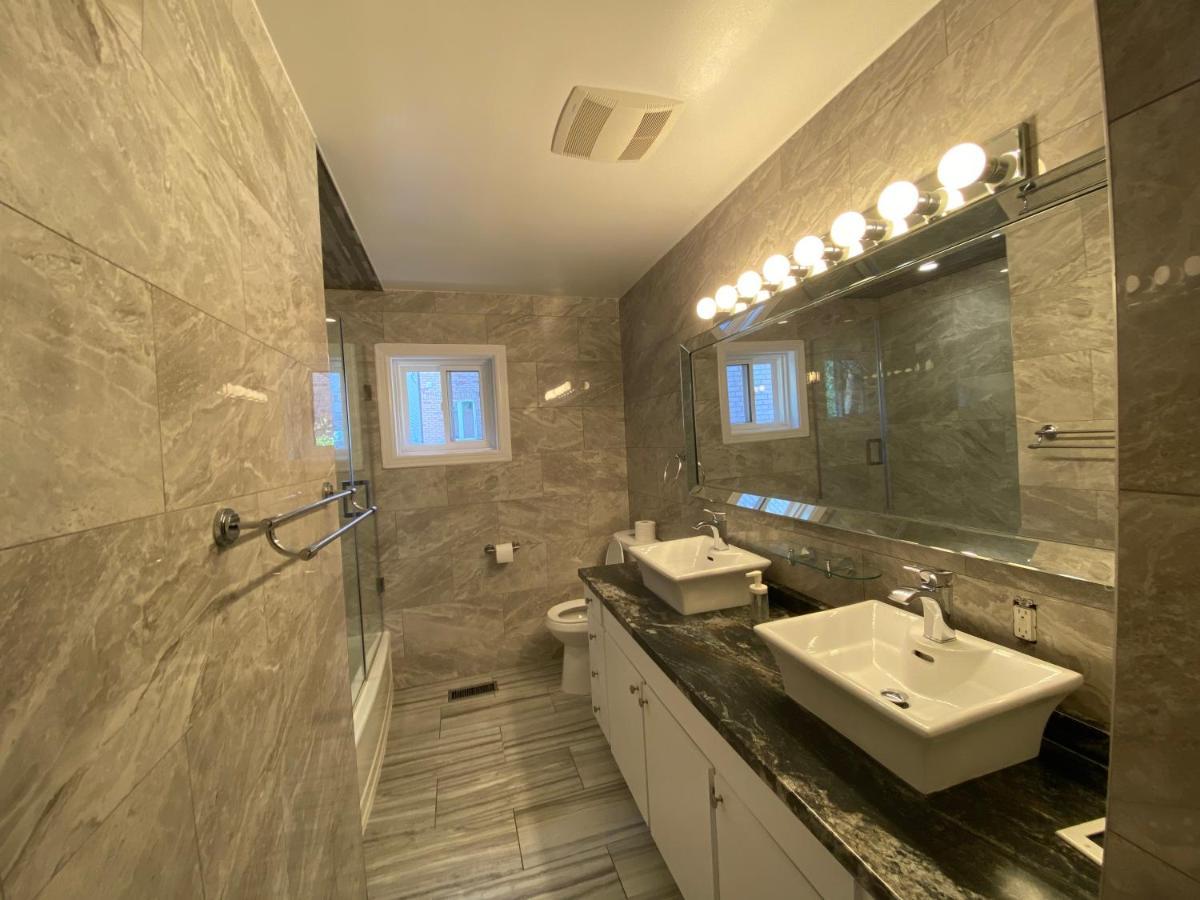 Privatunterkunft Yonge And Finch Subway !l Spacious & Bright Private Bedroom With Shared Amenties Toronto